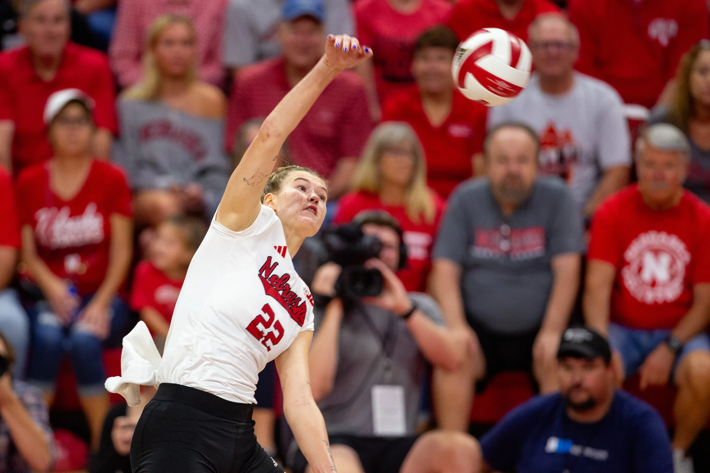 No. 2 Huskers Sweep Michigan Behind Dominant Showing from Krause and Murray